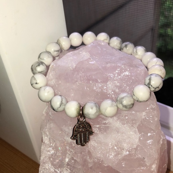 • Calm Down • Howlite bracelet w/ hand mandala - Picture 4 of 7